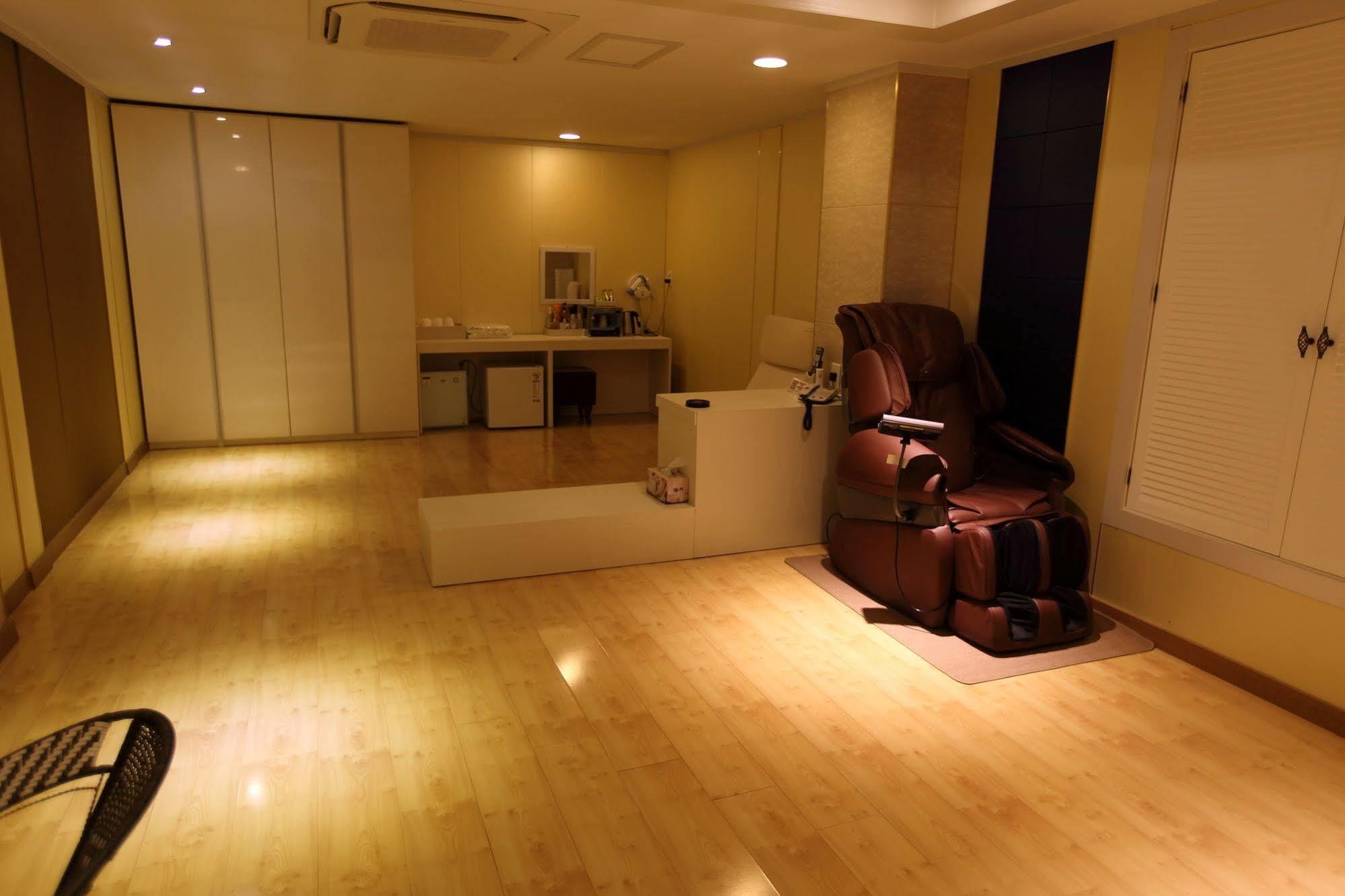 River Hotel Namwon Екстер'єр фото