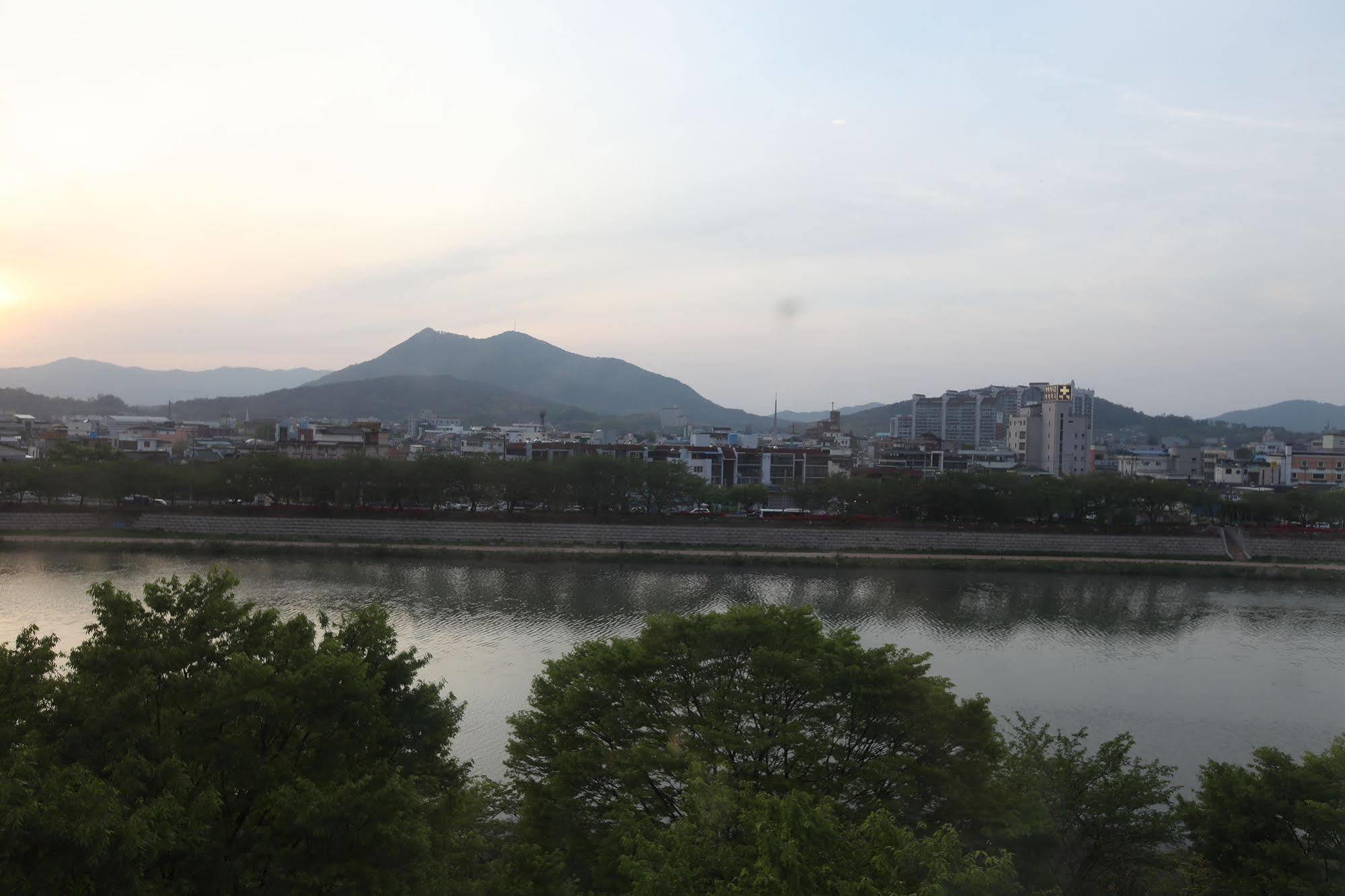 River Hotel Namwon Екстер'єр фото
