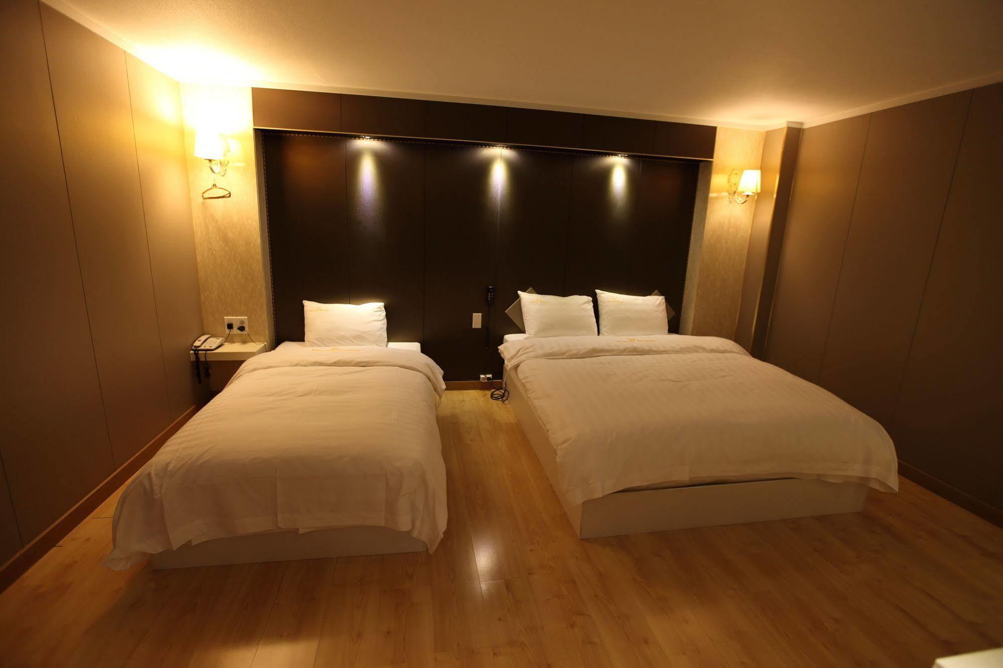 River Hotel Namwon Екстер'єр фото
