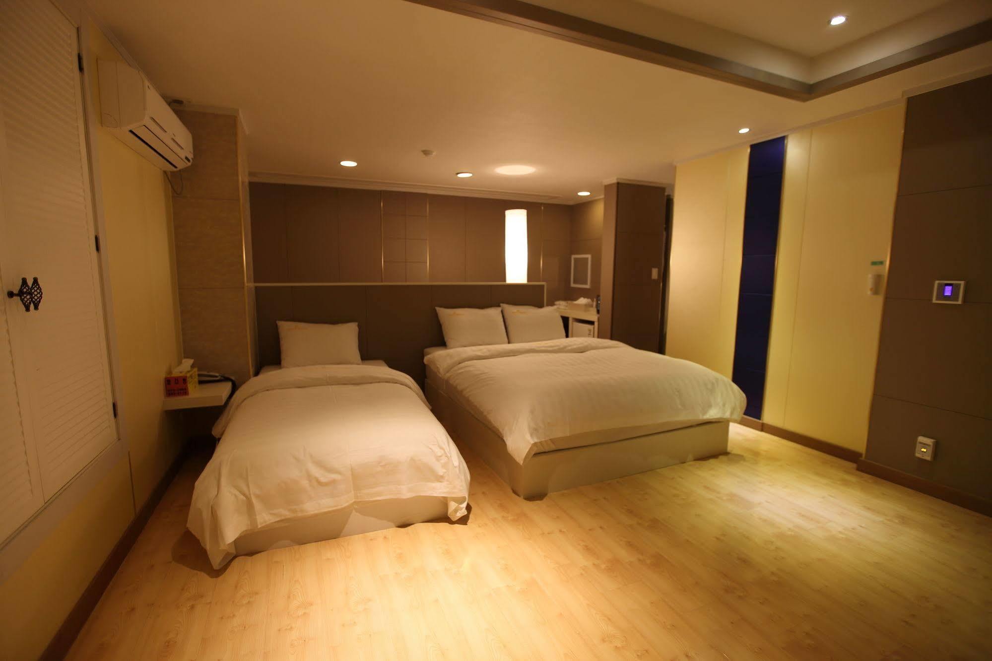 River Hotel Namwon Екстер'єр фото