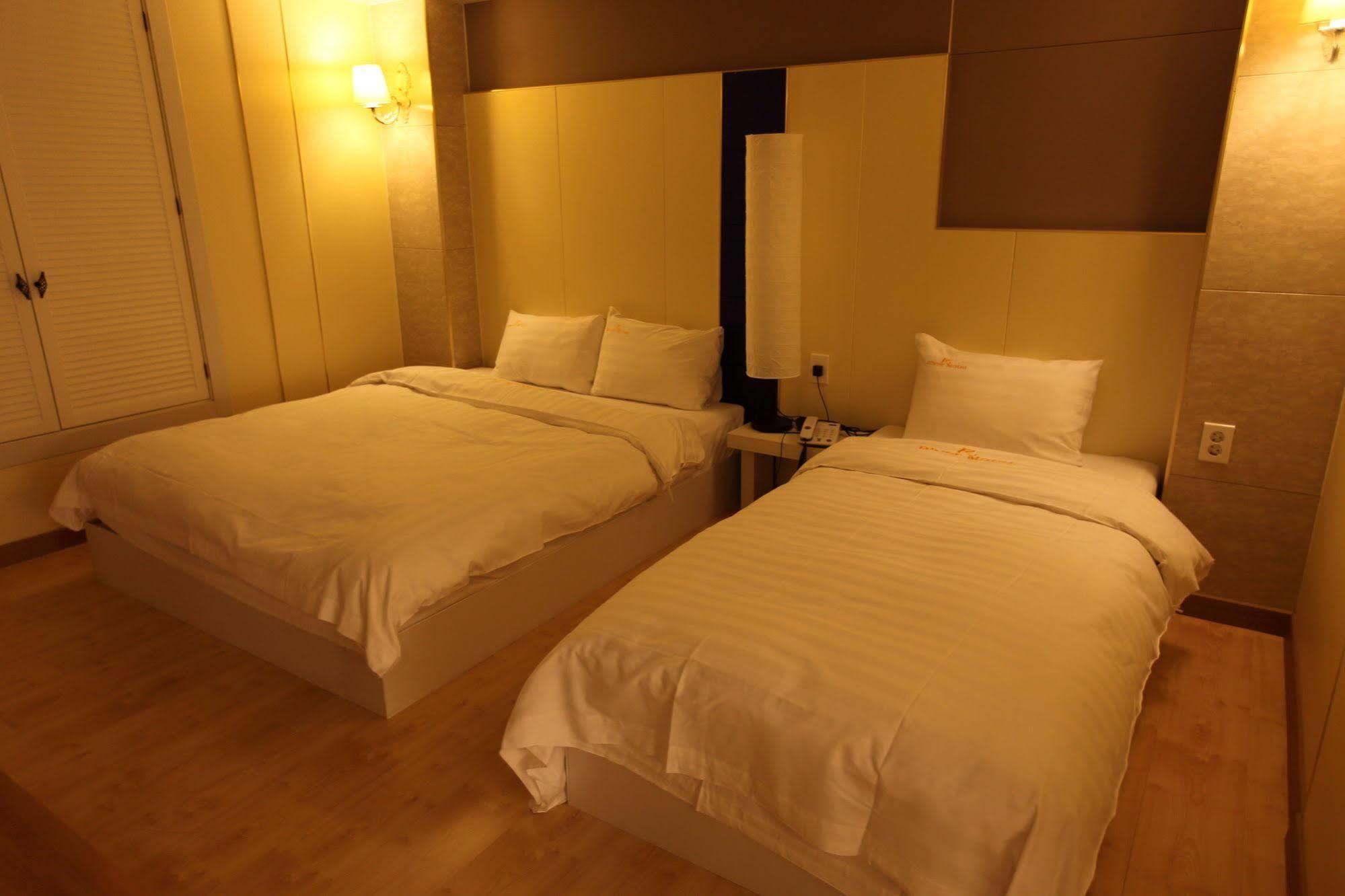 River Hotel Namwon Екстер'єр фото